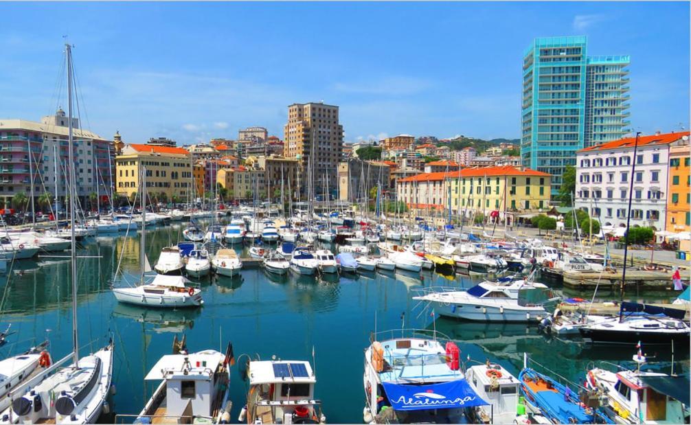 Savona Casa Vacanze Vicino Mare 3 Minuti Wifi Exterior foto